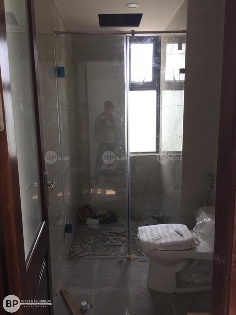 Lắp bộ vách tắm kính 2 tấm thẳng tại 37 Vinhome Thăng Long